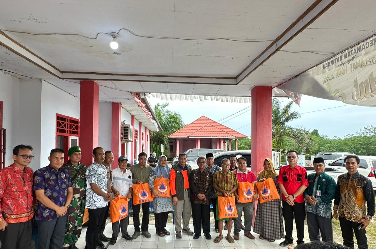 BNPB Serahkan Bantuan Kepada Korban Banjir di Batik Nau