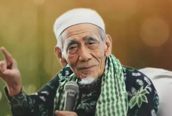 Nasihat Mbah Moen, Jangan Meludah di 2 Tempat Ini Jika Tak Ingin Rezeki Jadi Seret