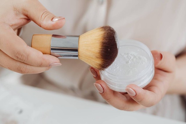 Tips Memilih Bedak Sesuai Jenis Kulit, Agar Hasil Makeup Lebih Maksimal