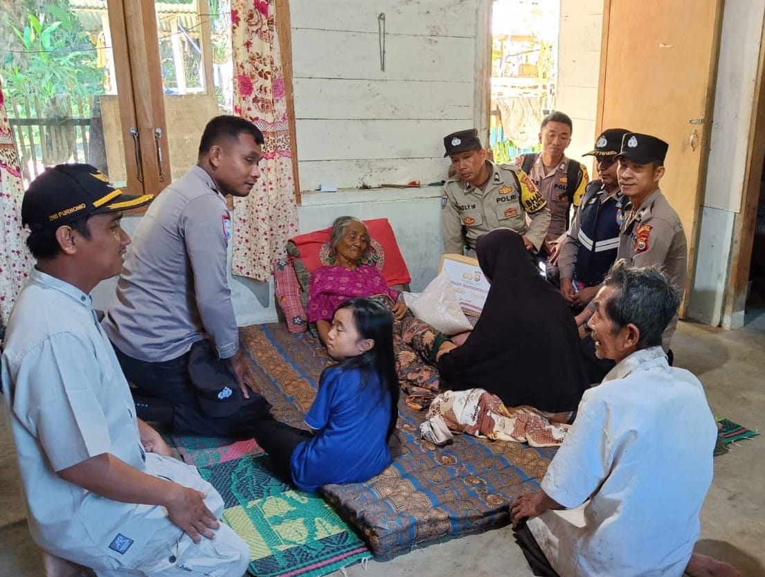 Jalankan Aksi Kemanusiaan, Polsek Napal Putih Salurkan 25 Paket Bantuan Sembako 