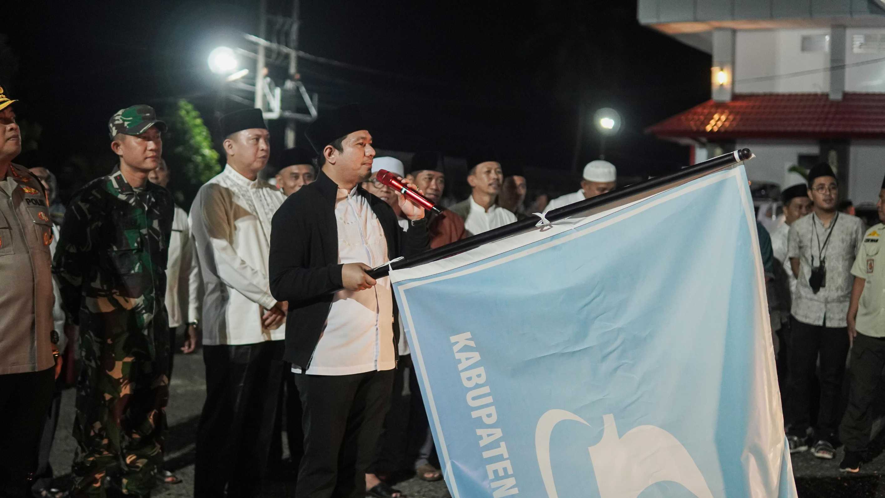 Bupati Arie Naik Mobil Hardtop, Takbir Keliling di Kabupaten Bengkulu Utara Menggema