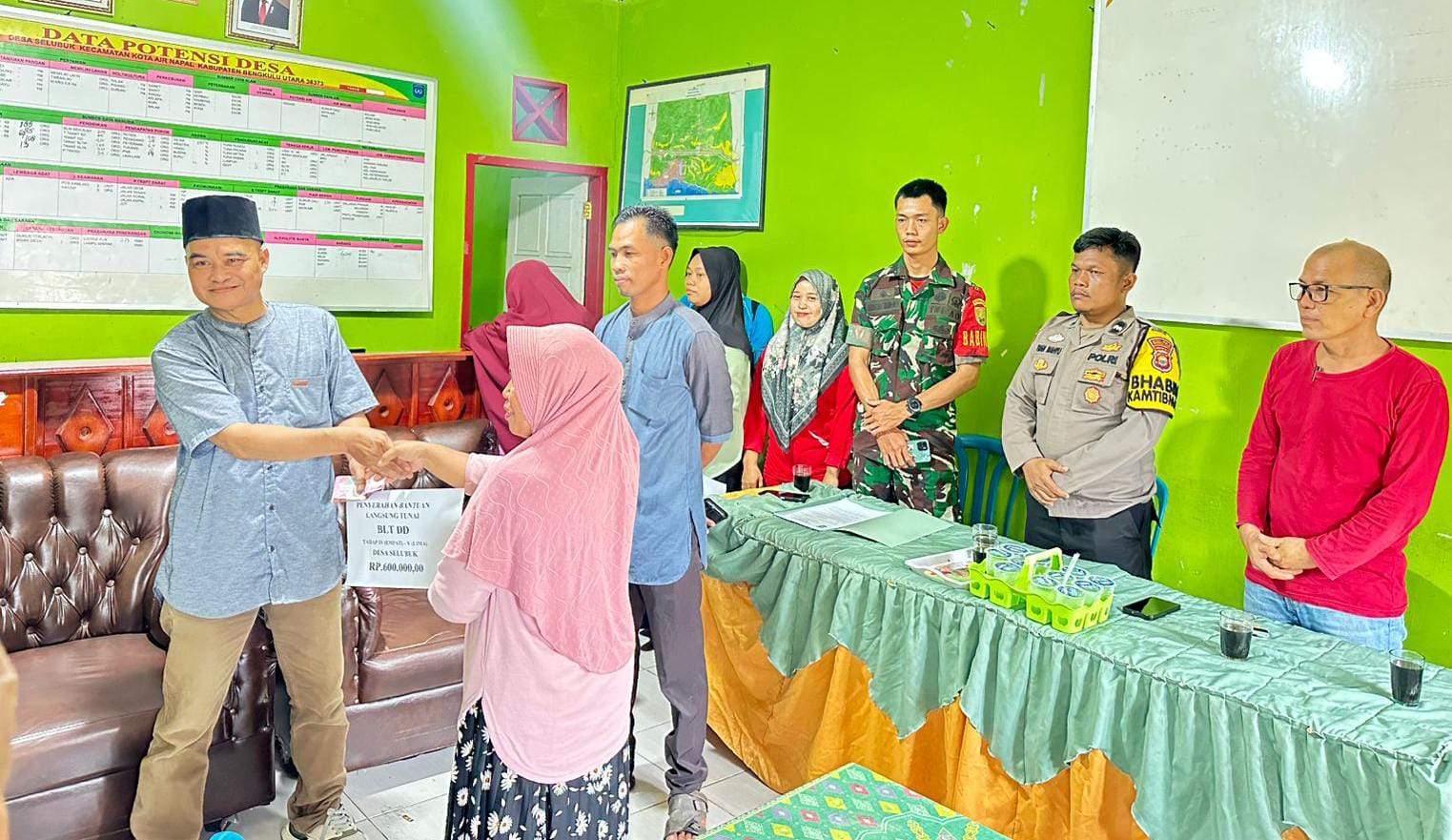 Tingkatkan Pembangunan Desa, Pemdes Selubuk Gelar Titik Nol dan Penyaluran BLT DD