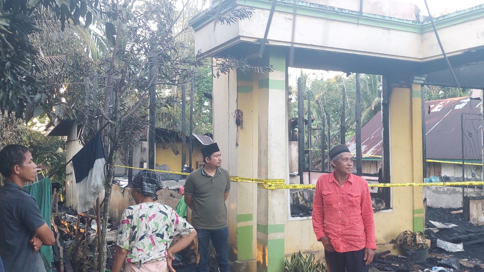 Sigap, Arie Septia Adinata Sambangi Korban Kebakaran di Tanjung Agung Palik
