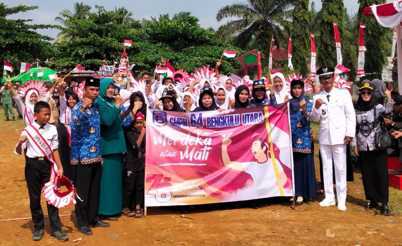 Pelajar SMPN 64 Bengkulu Utara Meriahkan HUT RI ke 78 dengan Pawai Karnaval