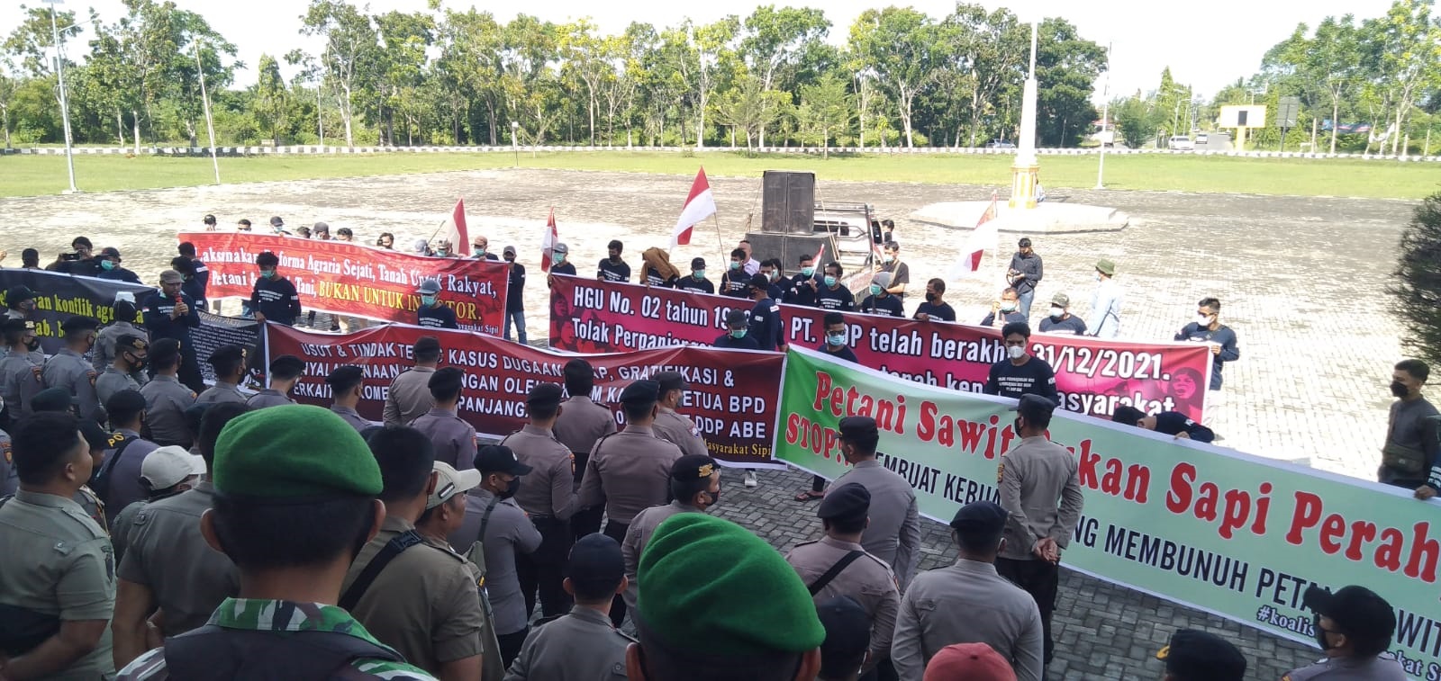 Demo Tolak HGU PT DDP, Kantor Bupati Digeruduk Massa