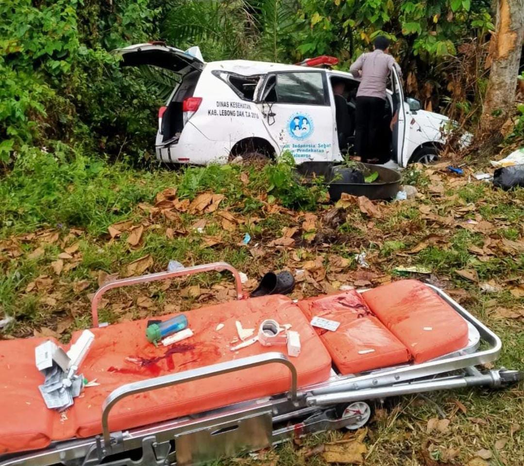 Rusak Parah, Mobil Ambulance Lebong Alami Laka Lantas 