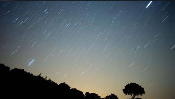 Jangan Lupa! Malam Ini Puncak Hujan Meteor Leonid, Cek Jadwal Lengkapnya Disini