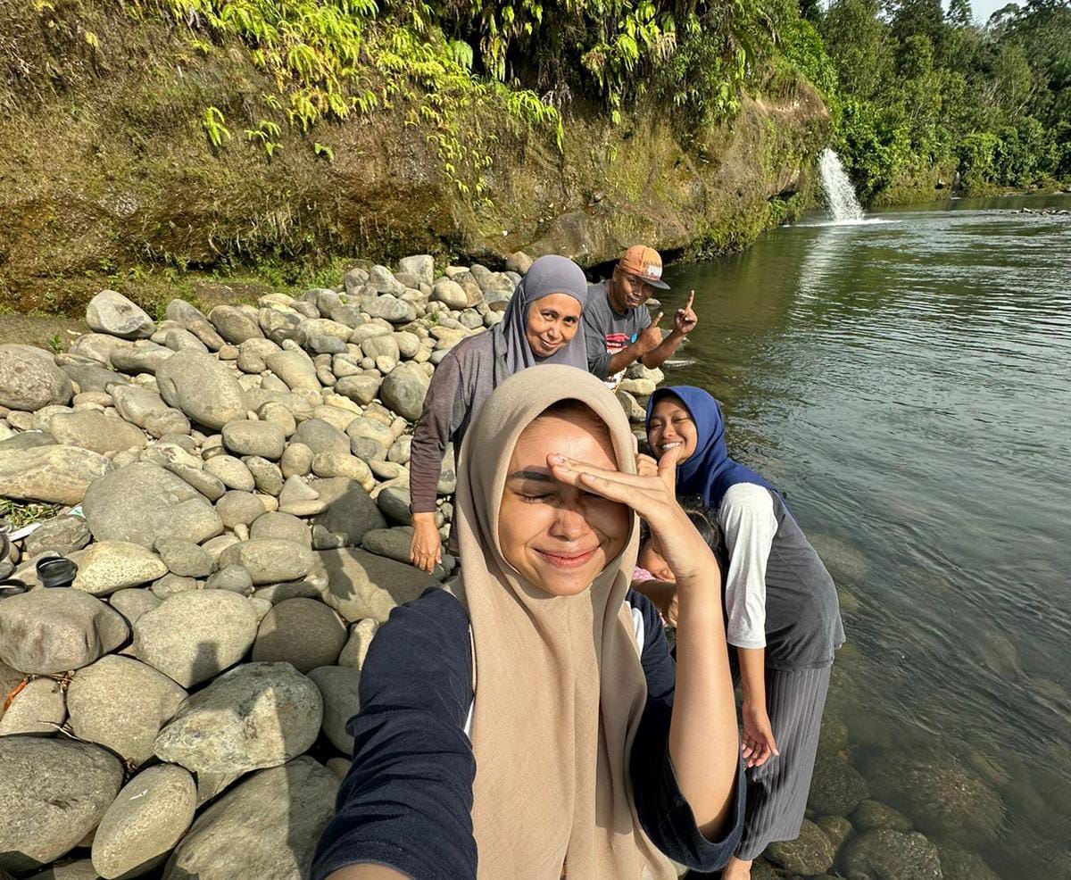 Berenang Sambil Piknik di Sungai Senali Arga Makmur, Alamnya Masih Asri!