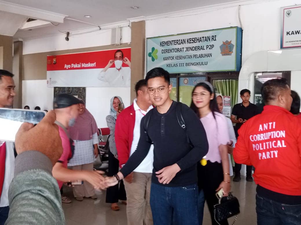 Putra Bungsu Presiden Jokowi Tiba di Bandara Fatmawati, Ada Apa? 