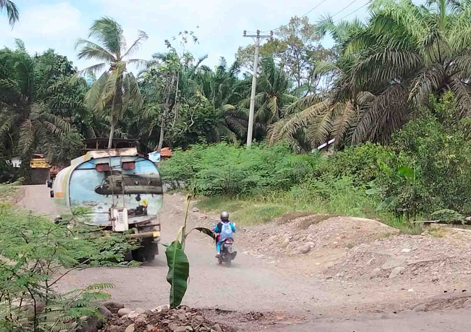 Kerusakan Jalan Nasional D6-Batiknau Semakin Parah