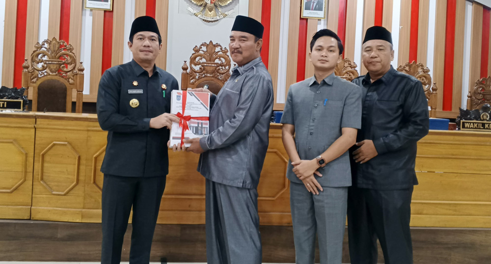 Sidang Paripurna DPRD BU, Bupati Serahkan Raperda Pajak dan Retribusi Daerah