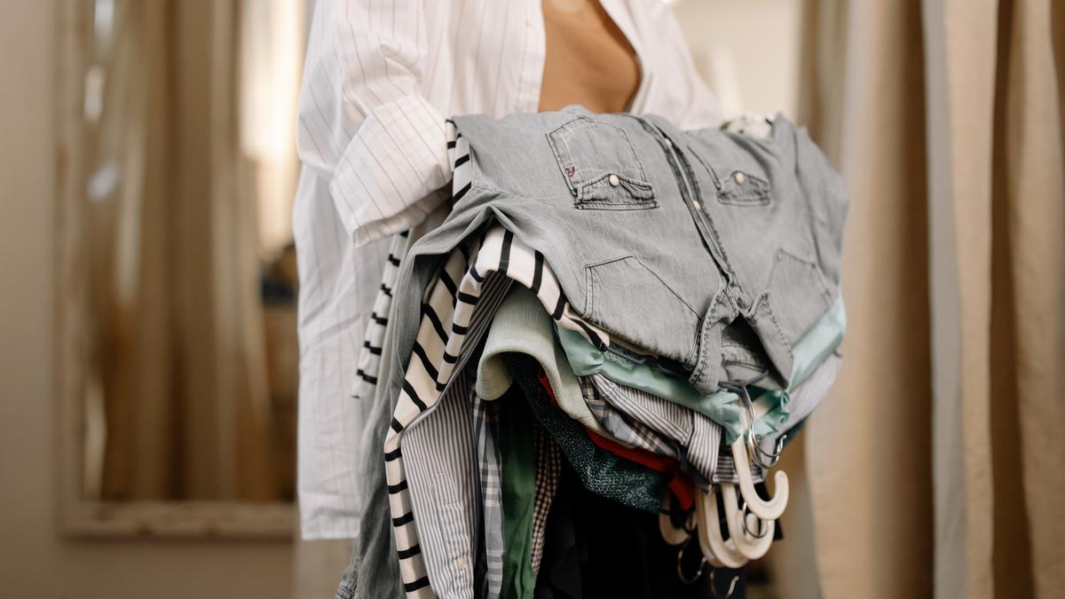 Dalam Primbon Jawa, Ada Banyak Arti Mimpi yang Berkaitan dengan Baju