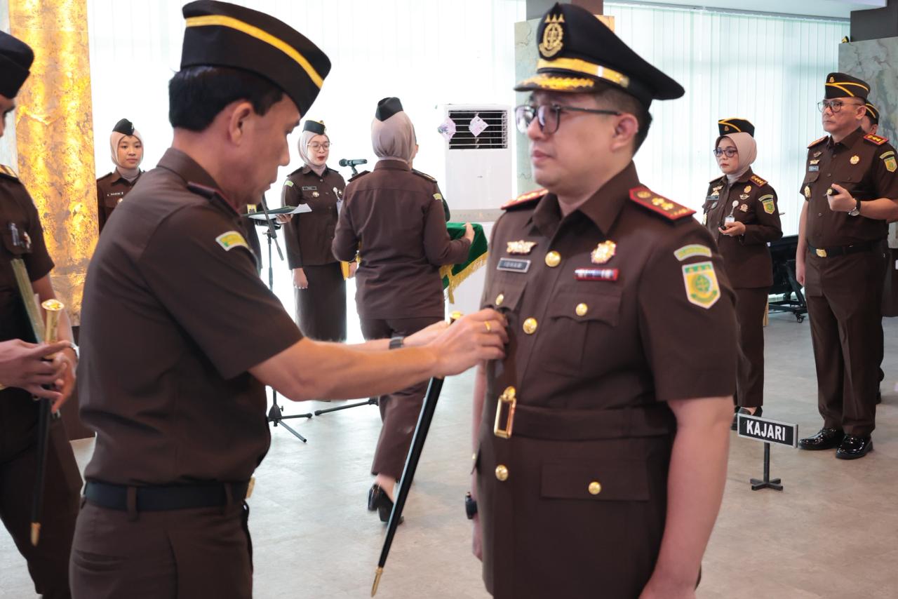 Lantik Idham Kholik Sebagai Kajari MM, Kajati Victor Antonius Pesankan Ini