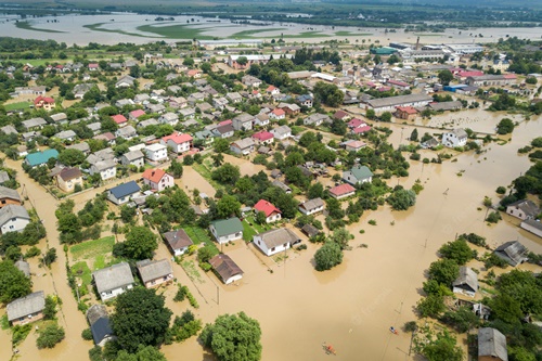 Pastikan Kamu Ikuti Tips Berikut Ini Saat Terjebak Banjir, Agar Kesehatanmu Tetap Terjaga