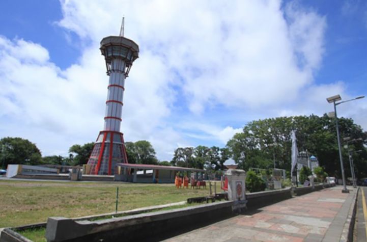 Habiskan Akhir Pekan, Lapangan Merdeka Ramai Dikunjungi Wisatawan Lokal