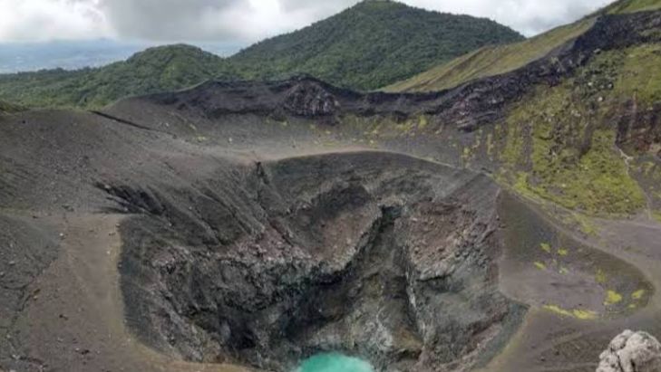 Menikmati Keindahan Bintang Malam di Puncak Gunung Kaba Bengkulu