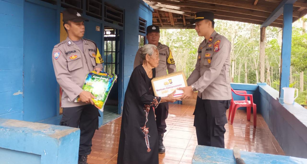 Bansos Untuk Negeri, Polsek Giri Mulya Salurkan 25 Paket Sembako