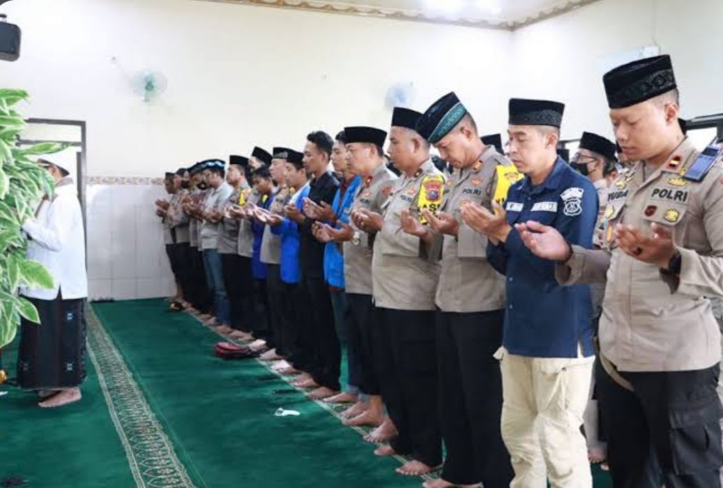 Super Lengkap! Ini Niat & Tata Cara Sholat Ghaib