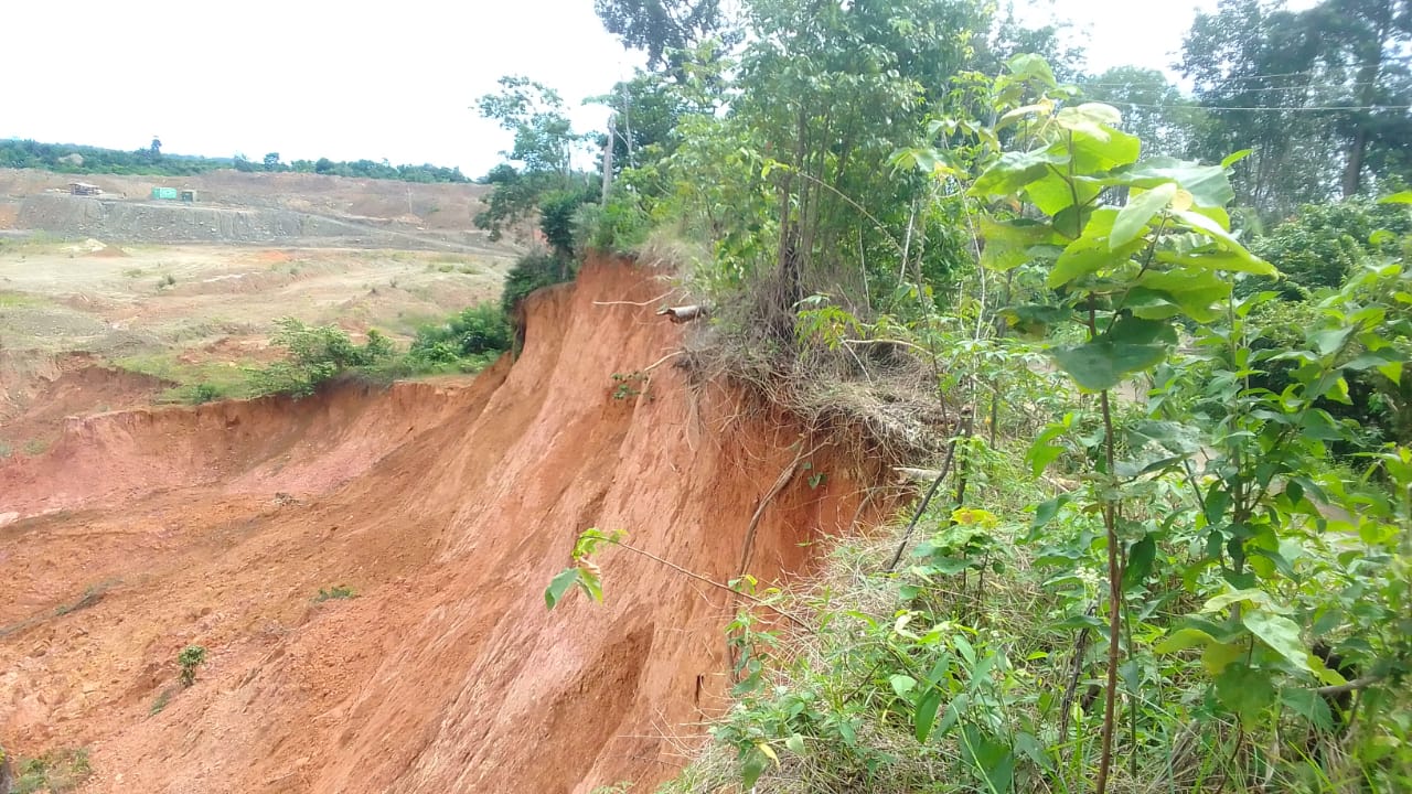 Jalan Poros Provinsi di Desa Jabi Longsor, Aktivitas Tambang Batu Bara Diduga Jadi Penyebabnya