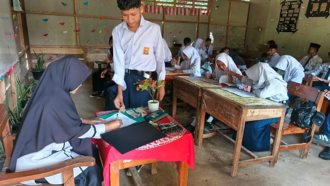 MTsN 5 Mukomuko Galang Donasi untuk Korban Gempa NTT