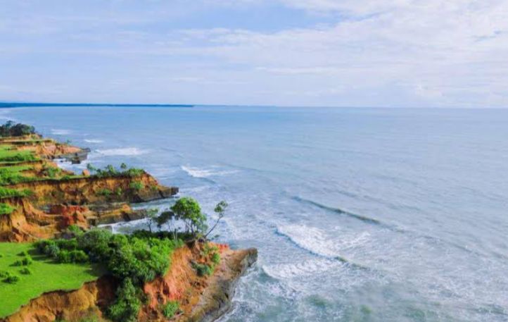 Tak Perlu Pergi Jauh, Ini Pantai di Bengkulu Utara yang Mirip dengan Tanah Lot Bali