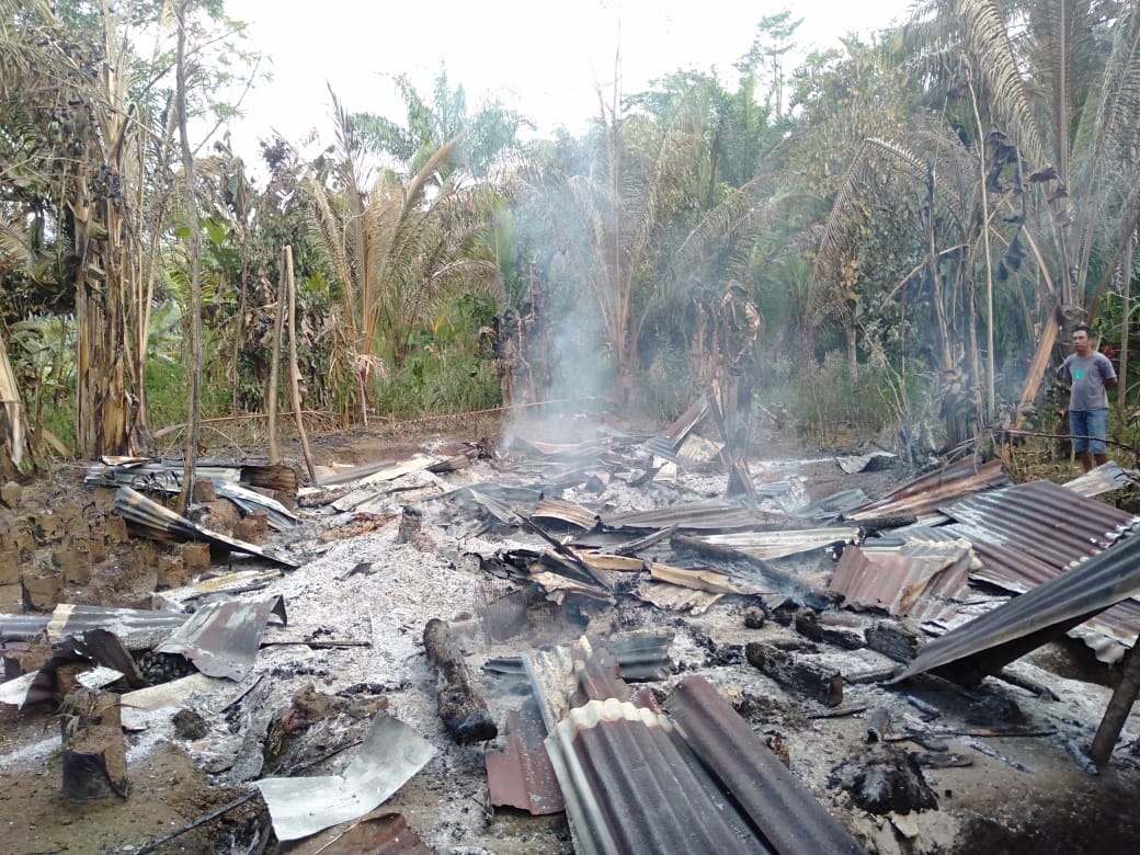 Mobil Damkar Kesulitan ke Lokasi, Rumah Warga Arga Makmur Ludes Terbakar