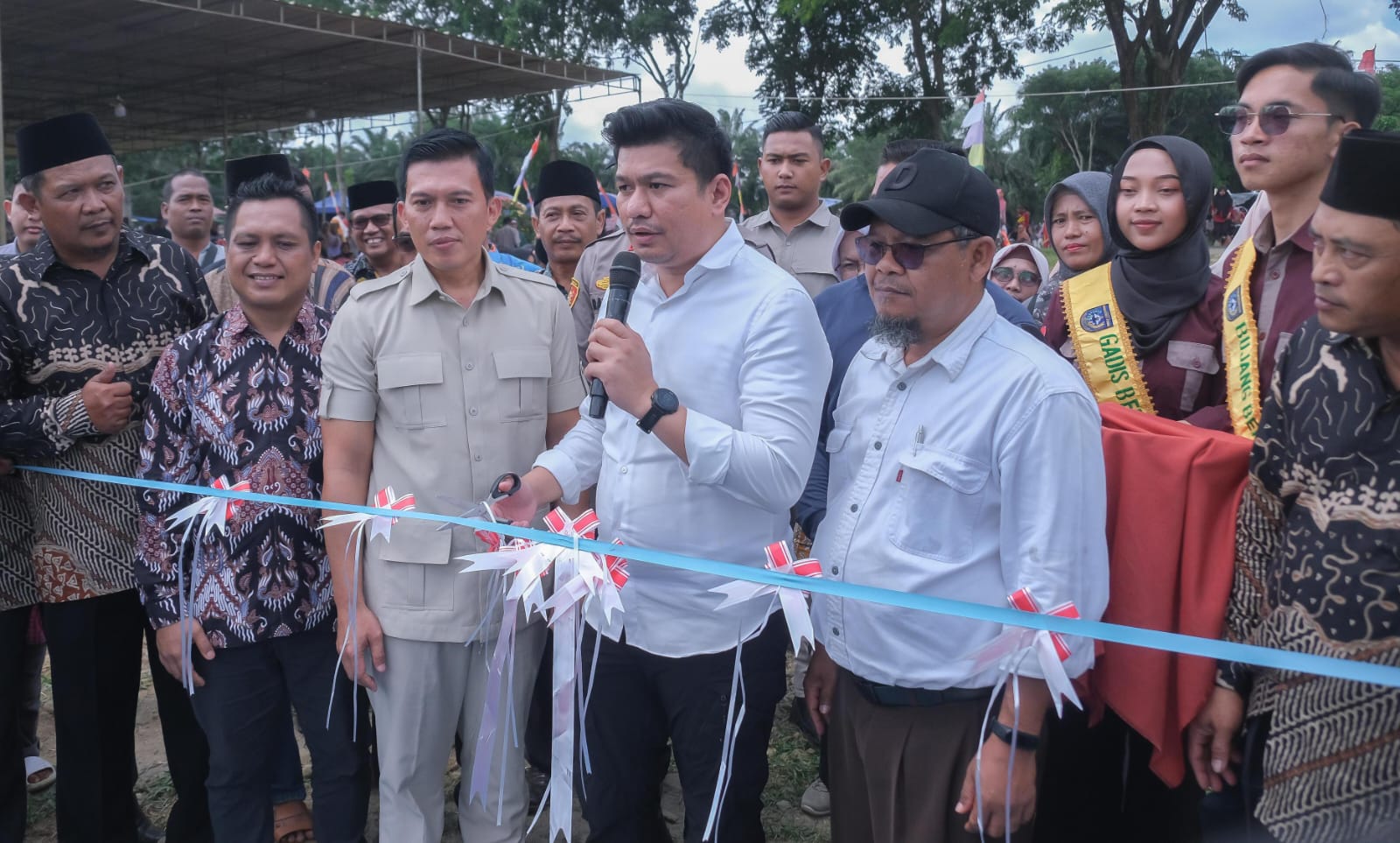 Hari Jadi Ke-15 Tahun, Wabup Arie Launching Kolam Renang Desa Tambak Rejo 