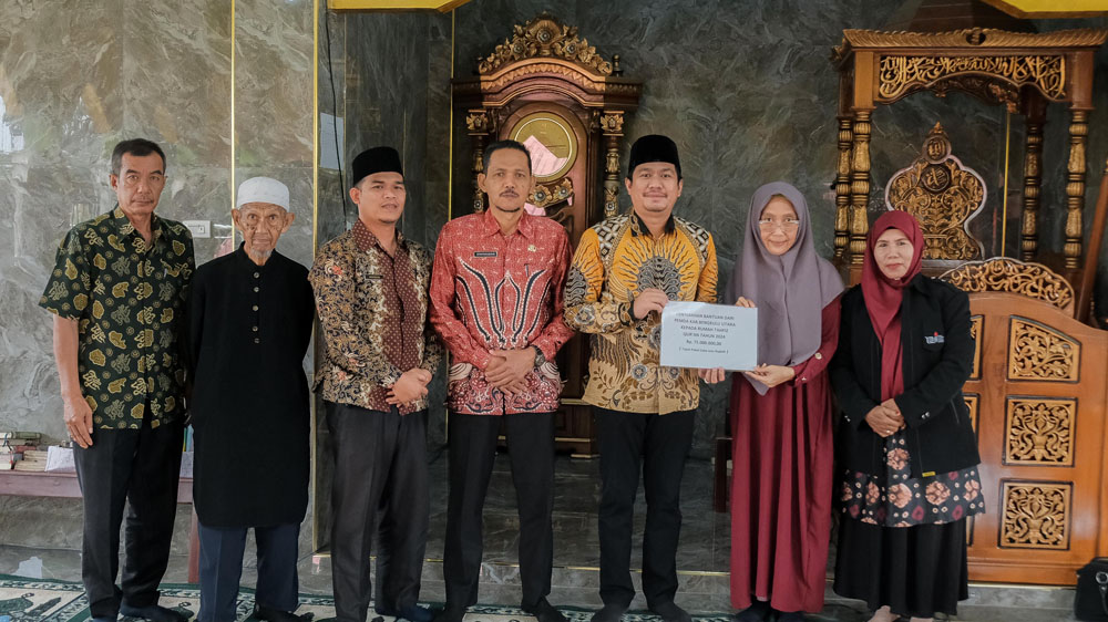 Silaturahmi ke Rumah Tahfidz Qur'an, Arie Serahkan Bantuan Rp75 Juta