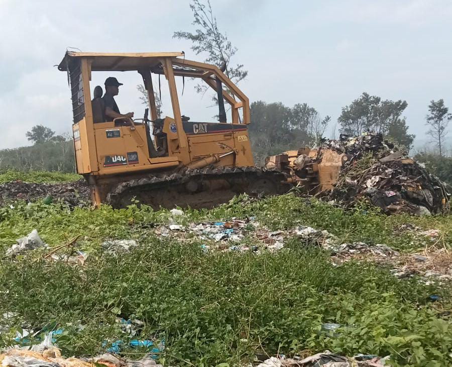 Doser Dikerahkan untuk Bersihkan Tumpukan Sampah di TPA Pamor Ganda, Ini Pesan Camat ke DLH