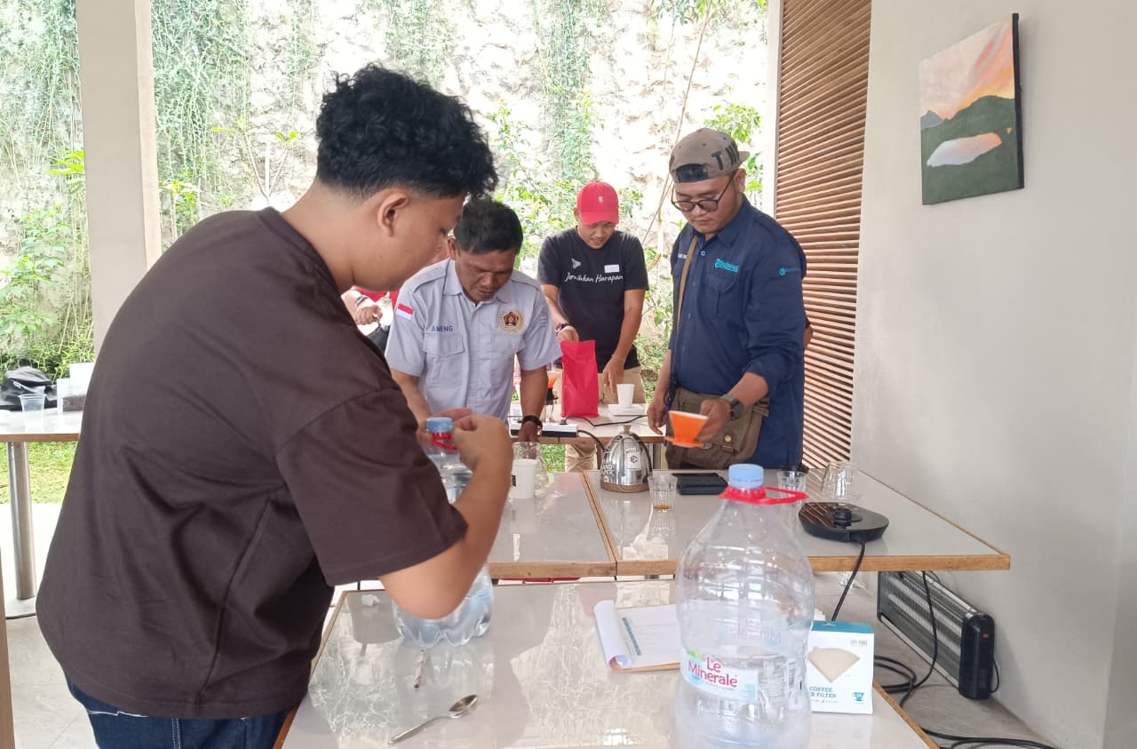 Kenalkan Hilirisasi Kopi, BI Ajak Wartawan Pelatihan Barista