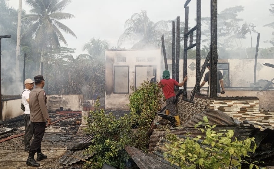 Jelang Subuh, Rumah Warga Sido Luhur Ludes Terbakar