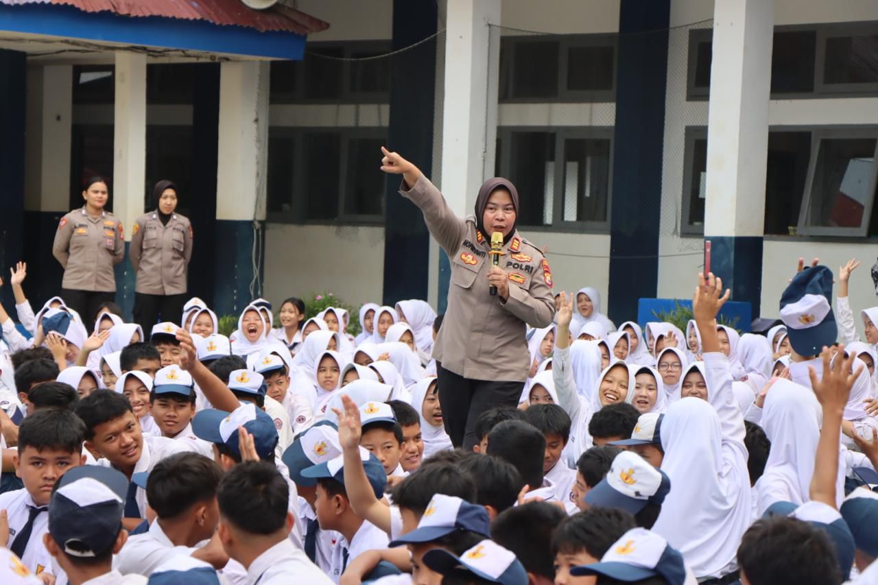 Polwan Bengkulu Utara Gaet Pelajar, Serukan Stop Geng Motor dan Bullying di HUT ke-78