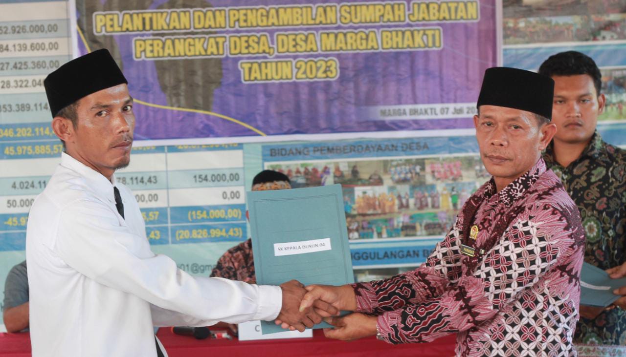 Pemdes Marga Bhakti Lantik  Perangkat Desa dan Geber Pembangunan Fisik DD Tahap II TA 2023