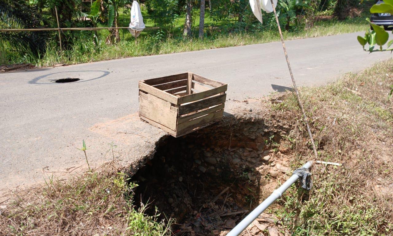 Anggota DPRD Bengkulu Utara Minta Pemkab Segera Tangani Jalan Berlubang