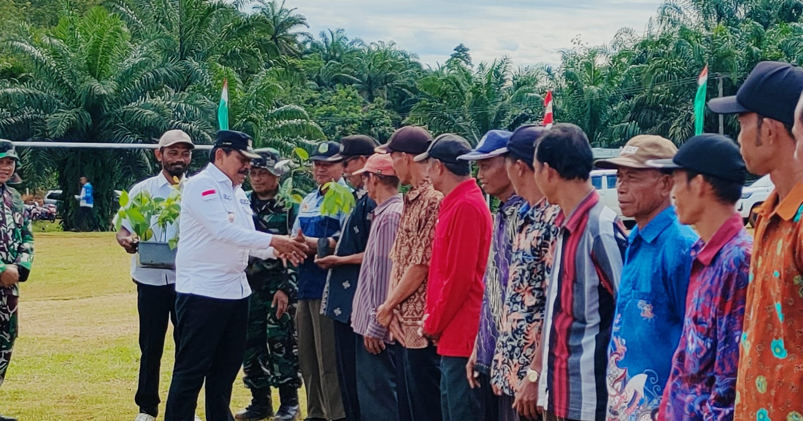 Bupati Minta Pemdes Bukit Tinggi Kolaborasikan Program Ketahanan Pangan Bersama TNI 
