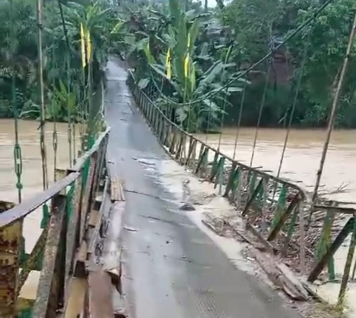 Dihantam Banjir, Jembatan Gantung Pagardin Kian Memprihatinkan, Namun Minim Perhatian
