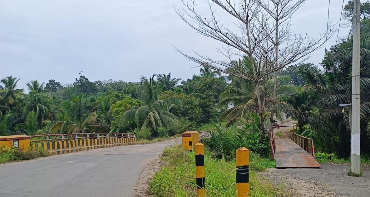 Jembatan Darurat Sudah Tersedia, Pengalihan Arus Lalin Ketahun-Batiknau Masih Tertunda?