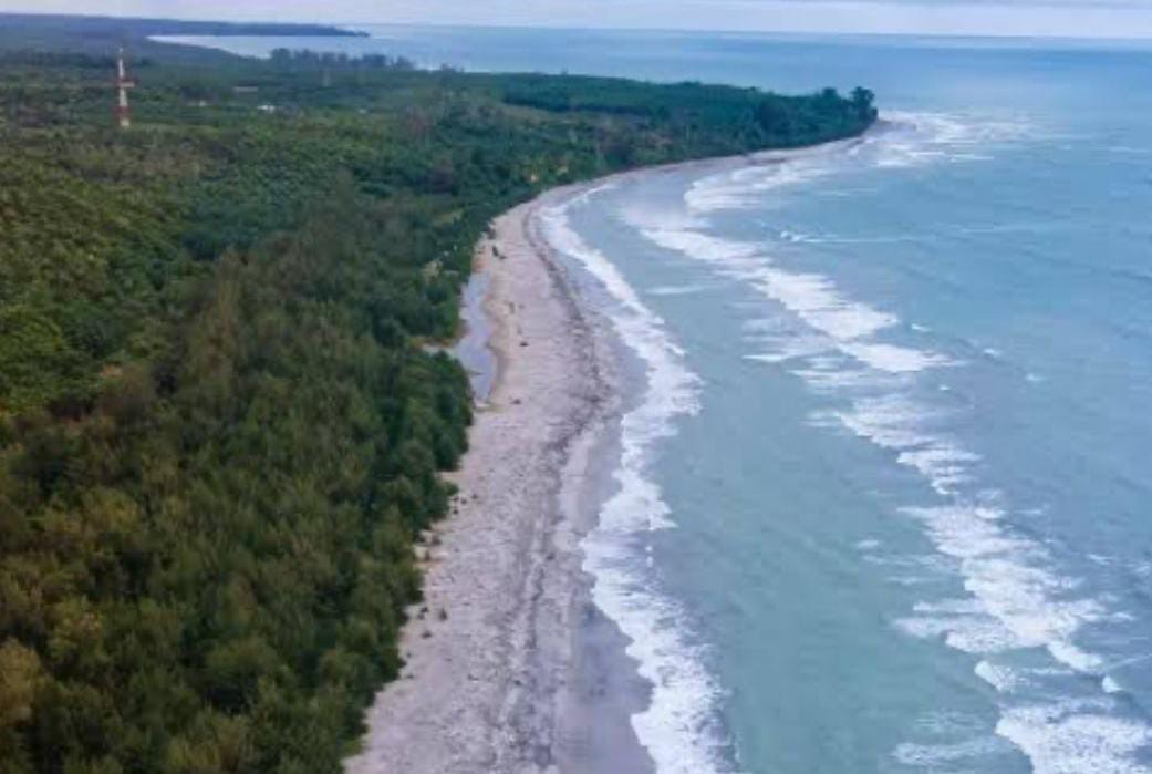 5 Fakta Menarik Pantai Batu Kumbang, Destinasi Wisata Populer di Mukomuko