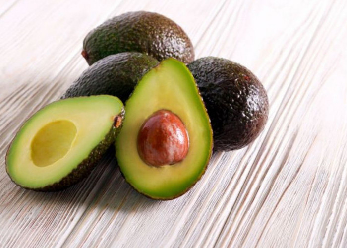 Cara Membuat dan Menggunakan Masker Alpukat yang Benar