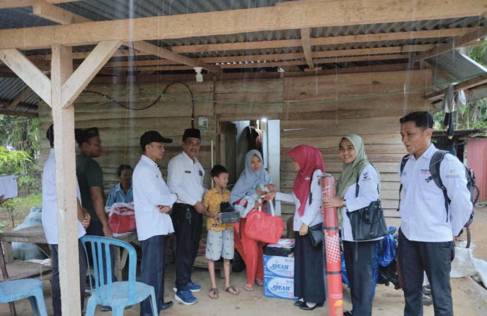 Terjepit Kemiskinan, Dua Keluarga di XIV Koto Diberi Bantuan 