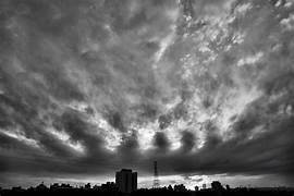 Saat Melihat Awan Hitam dan Angin Kencang Jangan Lupa untuk Membaca Doa