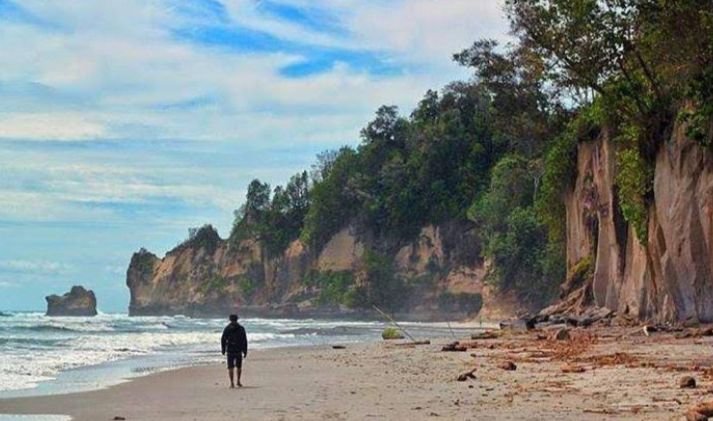 Dijuluki KW-nya Pantai Tanah Lot Bali, Ini Pesona Pantai Manula di Kaur Bengkulu