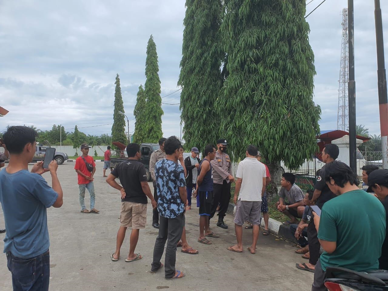 Sopir Truk Mogok, Bersiap Harga Bahan Pokok Naik