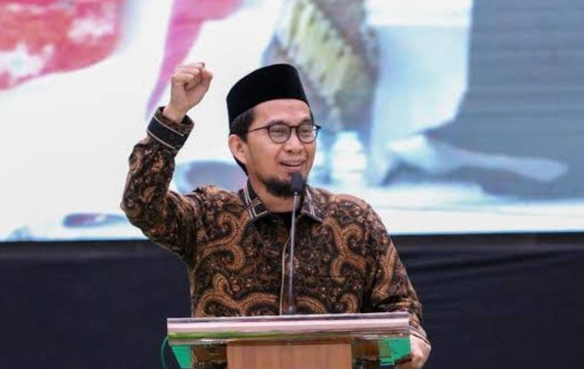 Ust Adi Hidayat Ungkap Janji Allah untuk Orang yang Rutin Mengerjakan Sholat Tahajud