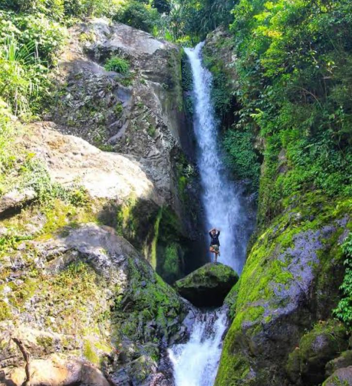 Rasakan Sensasi Berpetualang di Air Terjun Datar Lebar, Pernah Hits di Tahun 90-an