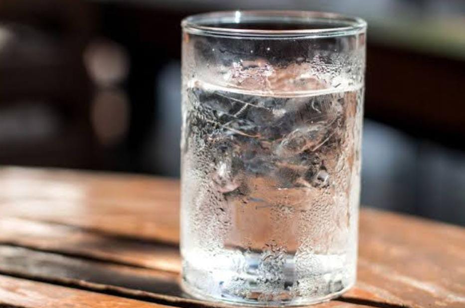 Mitos atau Fakta, Minum Air Dingin Bisa Membuat Badan Gemuk? Berikut Penjelasannya