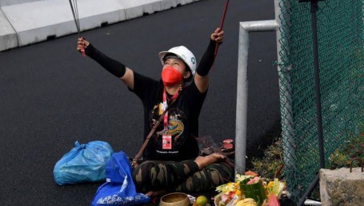 Pengendali Awan, 4 Weton Ini Ternyata Punya Bakat Jadi Pawang Hujan Seperti Mbak Rara