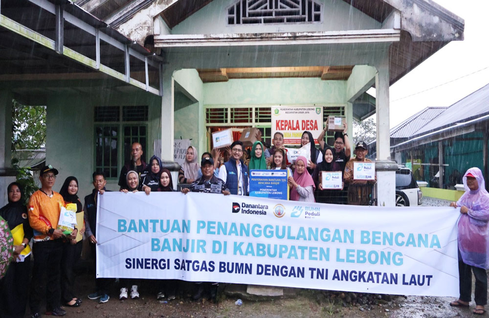 Peduli Banjir Lebong, Pelindo dan Lanal Bengkulu Salurkan Bantuan