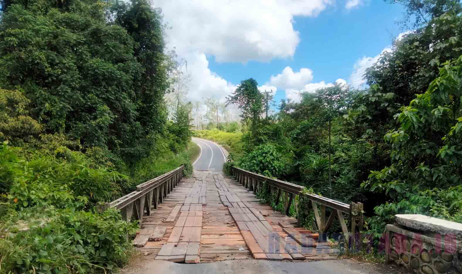 Kapan Pengaspalan Jalan dari Air Muring ke SP3 Dilanjutkan?