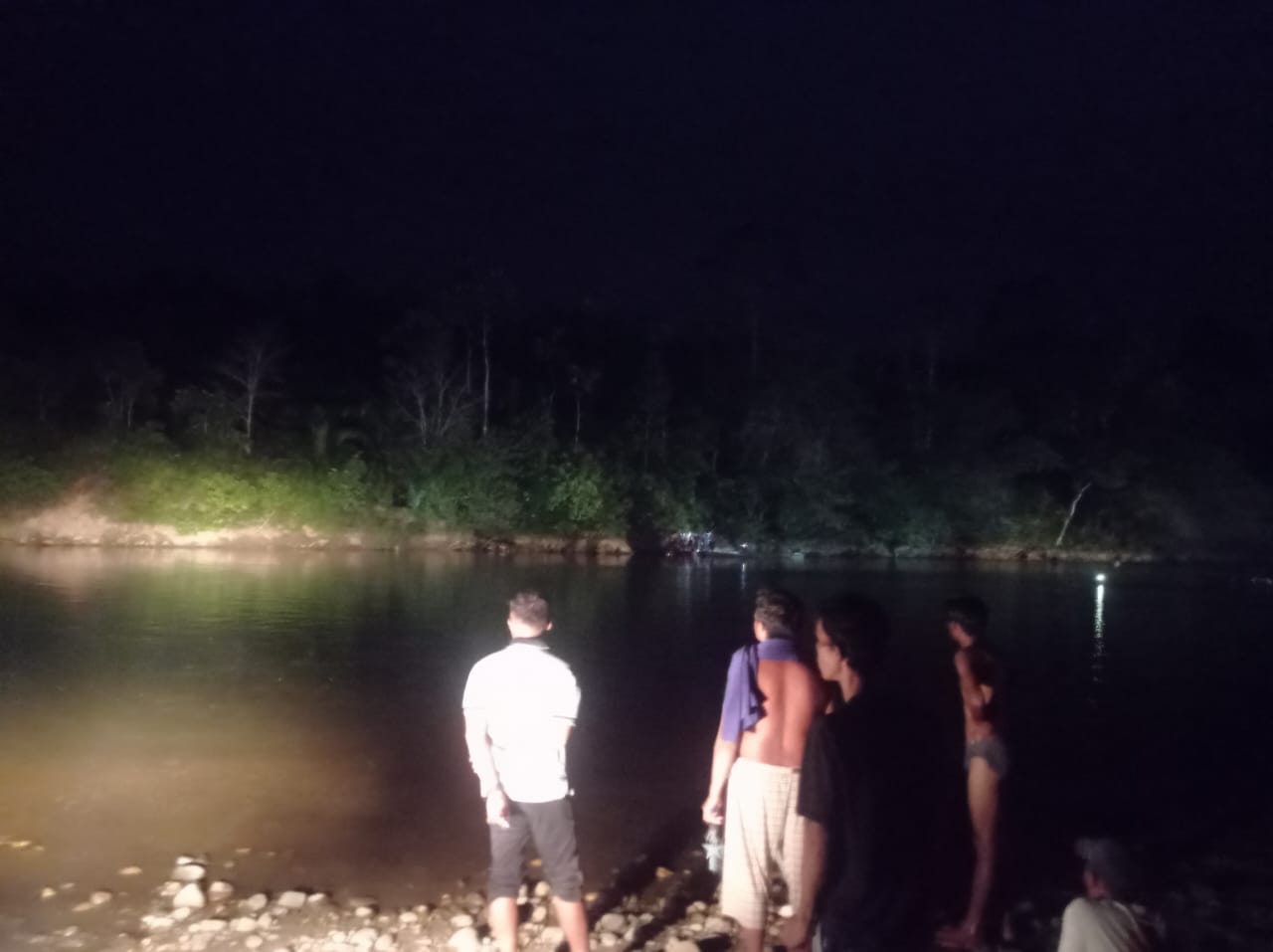 Tengah Asyik Berenang, Pemuda asal Desa Napal Putih Dikabarkan Hanyut di Sungai